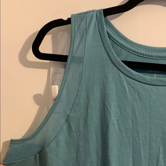 Large Old Navy Turquoise Blue Workout Top - Picture 2 of 4